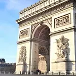 Campanile Marne-la-vallee - Saint-georges 뷰씨 쎙 죠흐쥬